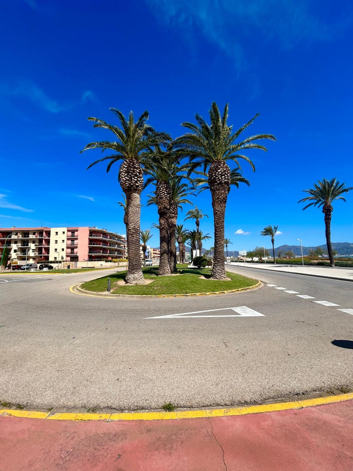 A Perte De Vue Linge De Maison Fourni Empuriabrava Esterno foto